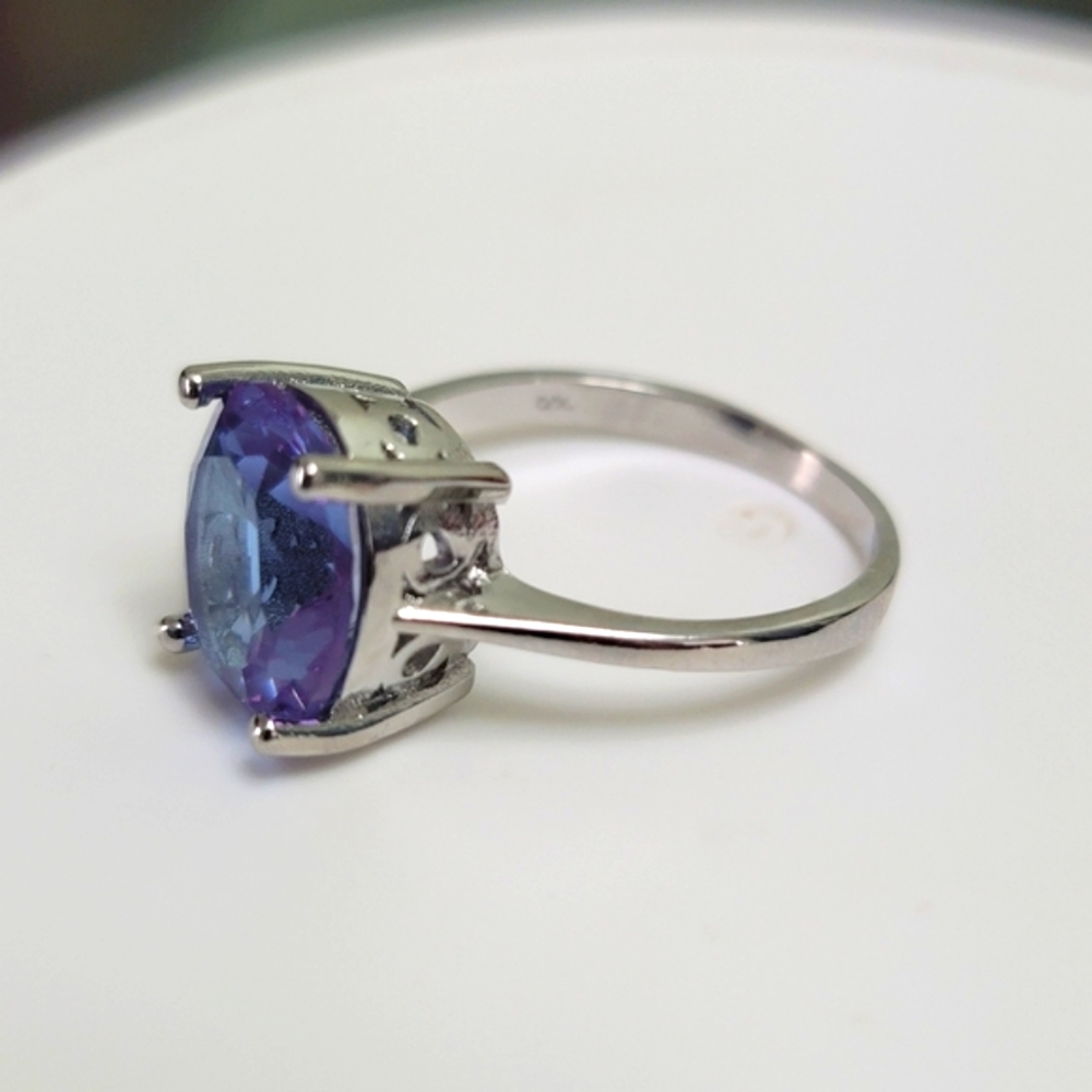 Naturally Color Changing Alexandrite Ring - Picture 5 of 10